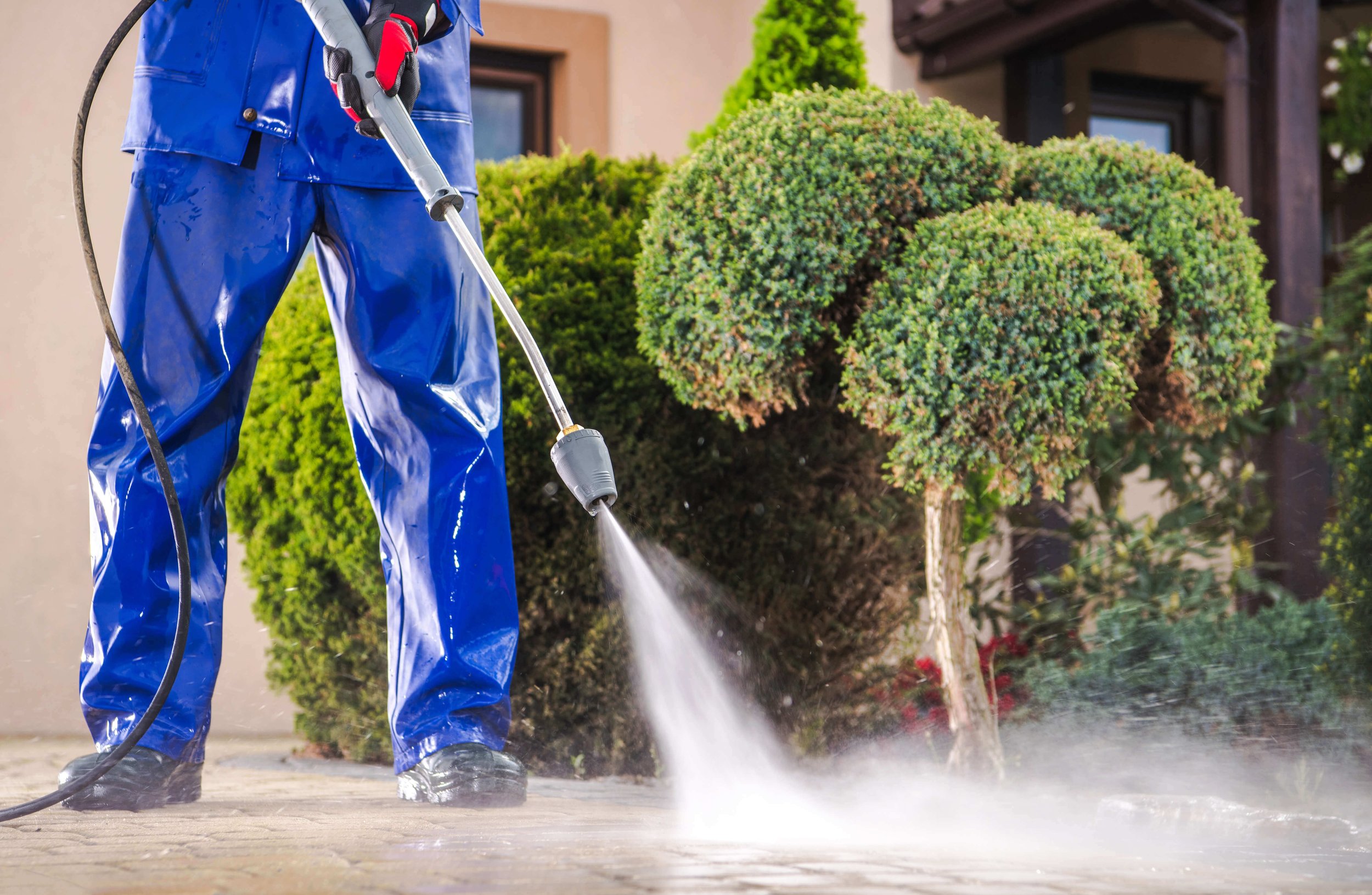 Read more about the article Top 10 Advantages of Routine Pressure Washing for Your Miami Home