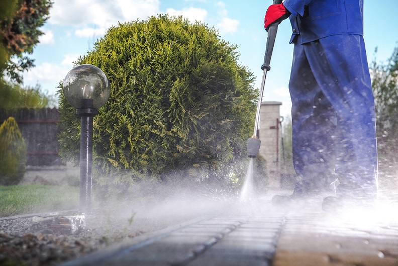 You are currently viewing How Pressure Washing Can Help Miami Homeowners Avoid Expensive Repairs