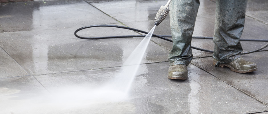 You are currently viewing Avoid Common Pressure Washing Mistakes: Why Professional Help Is Essential