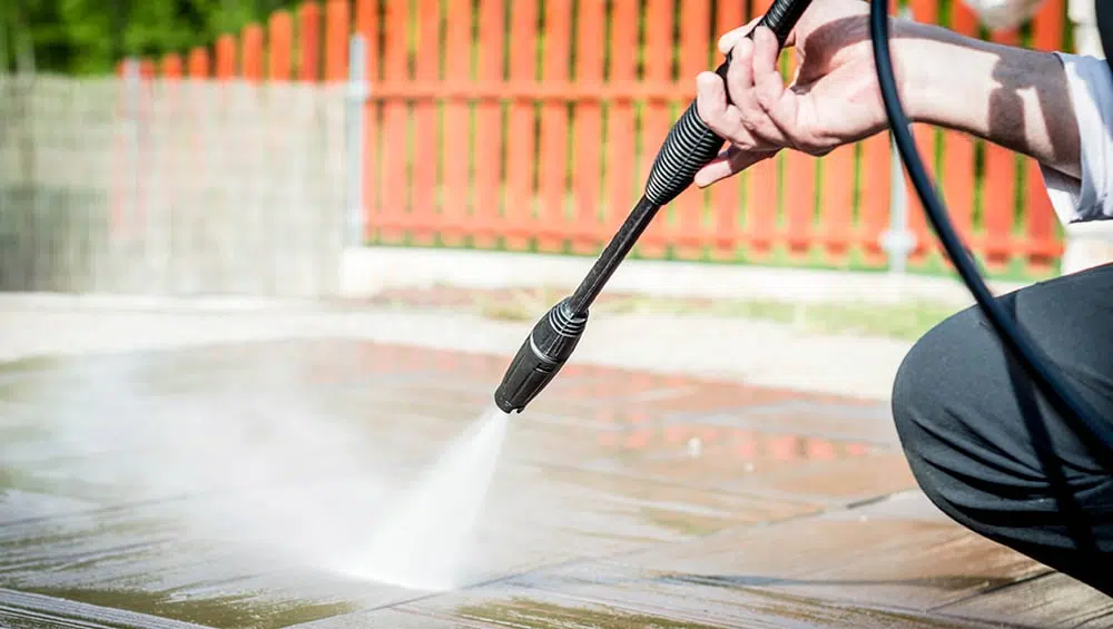 Read more about the article Why Miami Businesses Require Regular Pressure Washing for Their Building Exteriors